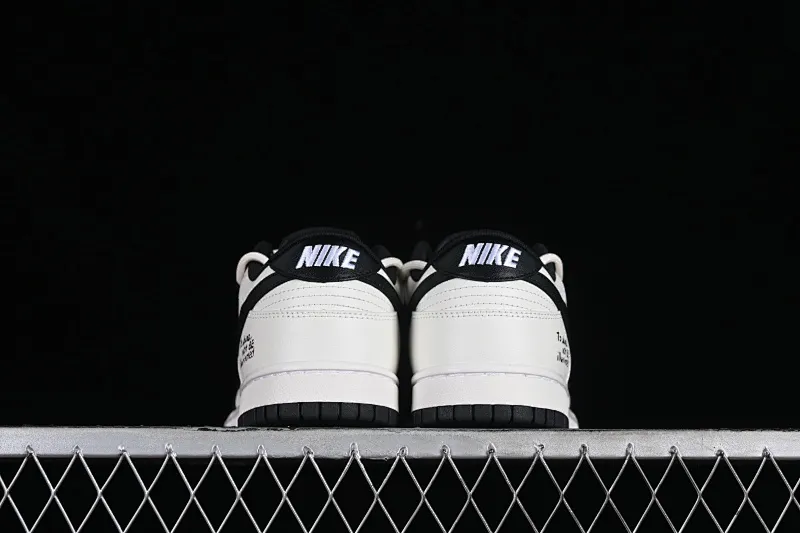 All Categories Nk SB Dunk Series Nk SB Dunk Low Low-top sneakers Nk Dunk Retro Saml Panda Prank Black and white retro style SB strap low-top casual sneakers DD1391-100